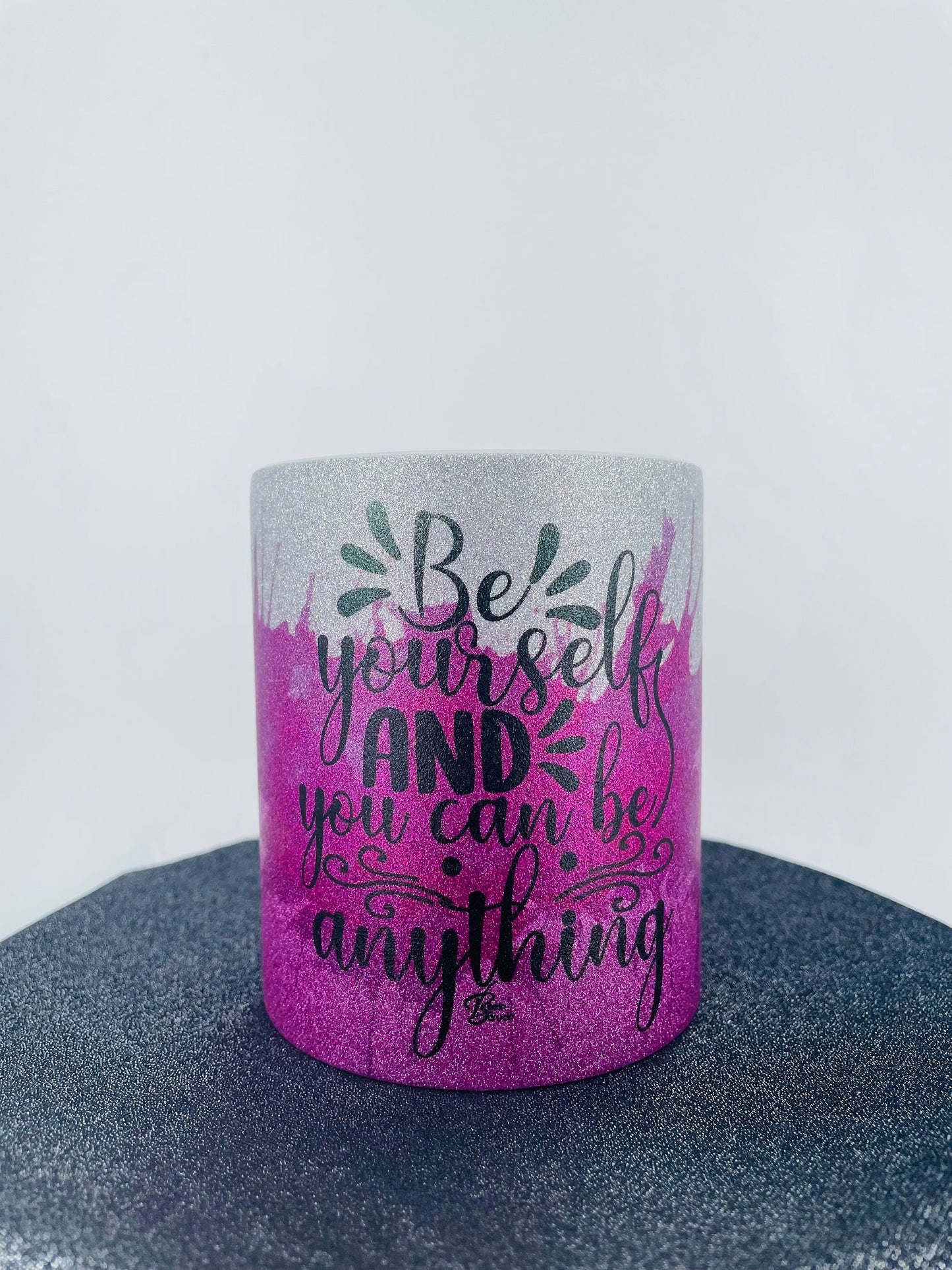 Motivations - Tasse - Be yourself and you can be anything individualisierbar mit Namen oder Botschaft personalisiert