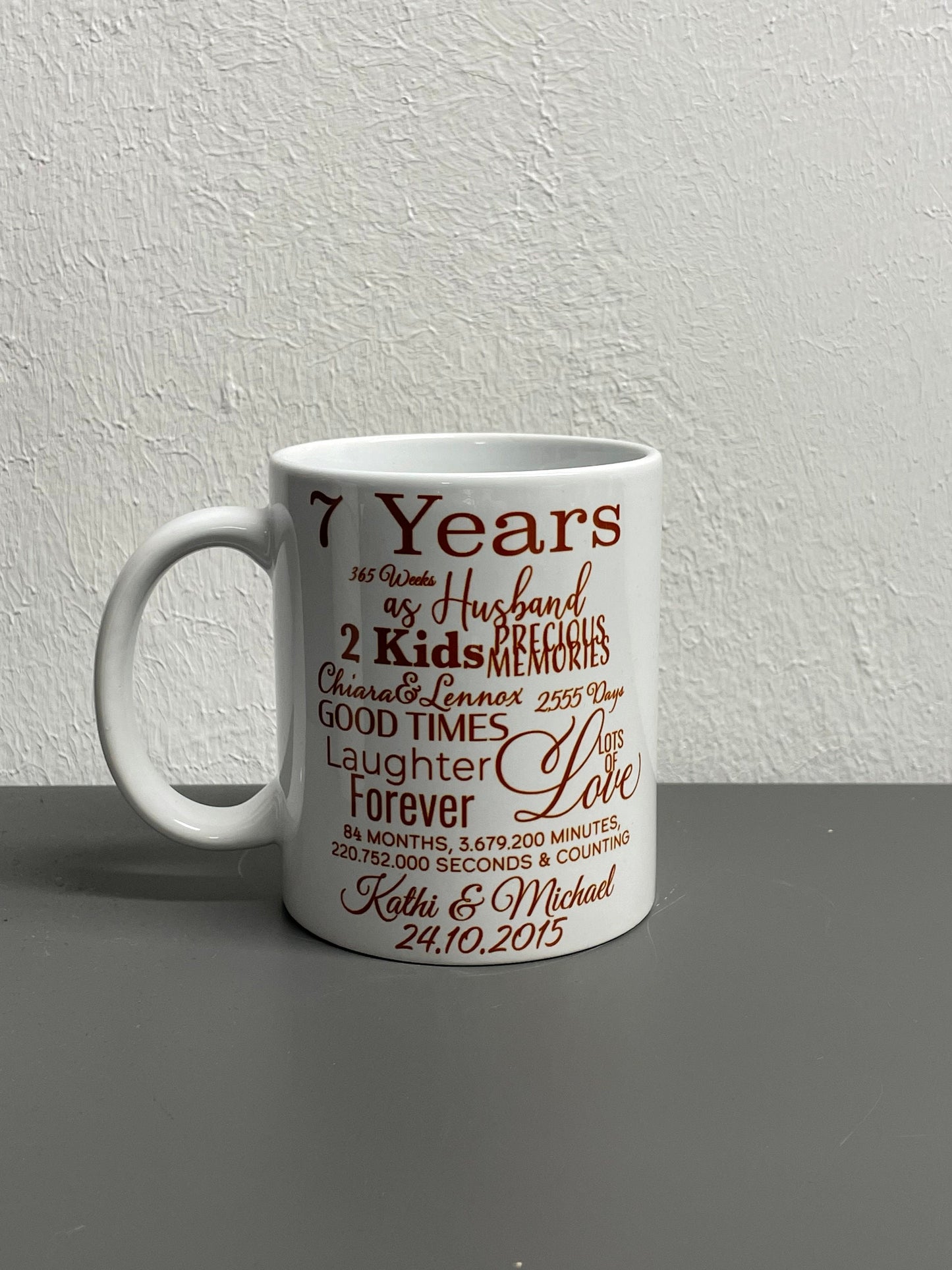 Jubiläums-Tasse für Paare, Familien - Farbe und Text individuell in Wunschfarbe - individualisiert mit Namen oder Botschaft personalisierbar