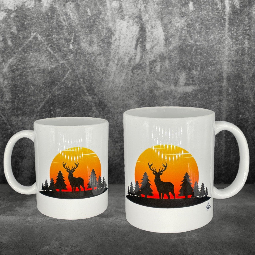 Hirsch im Wald bei Sonnenuntergang Kaffeetasse Jagd Tasse mit Geweih - individuell mit Namen oder Botschaft personalisierbar