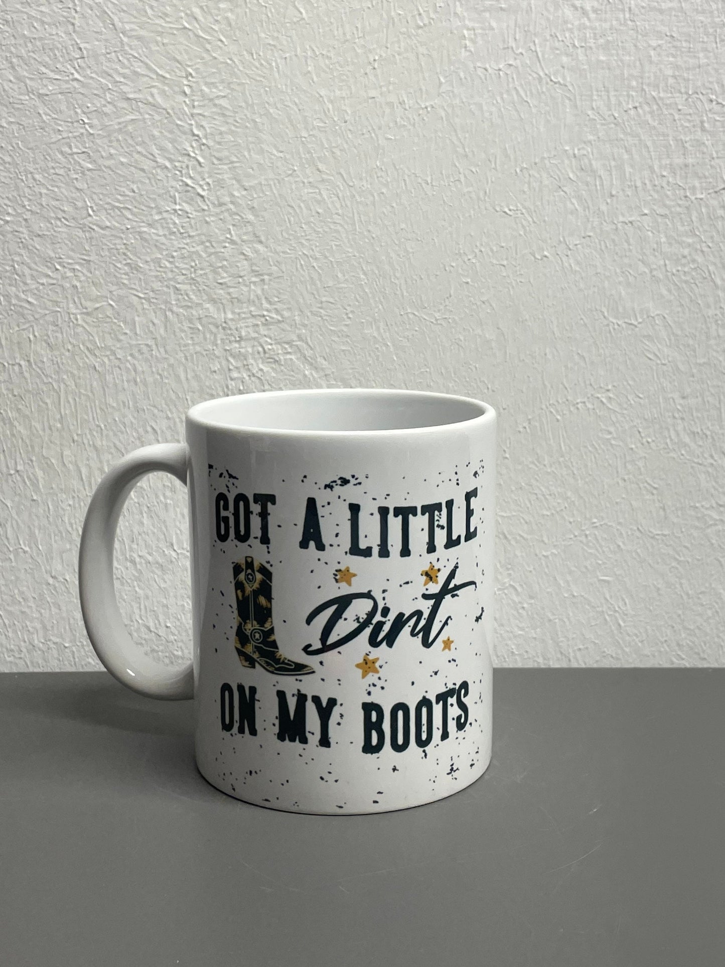 Western Kaffeetasse mit Stiefel - Got a little dirt on my Boots - individuell mit Namen oder Botschaft personalisierbar