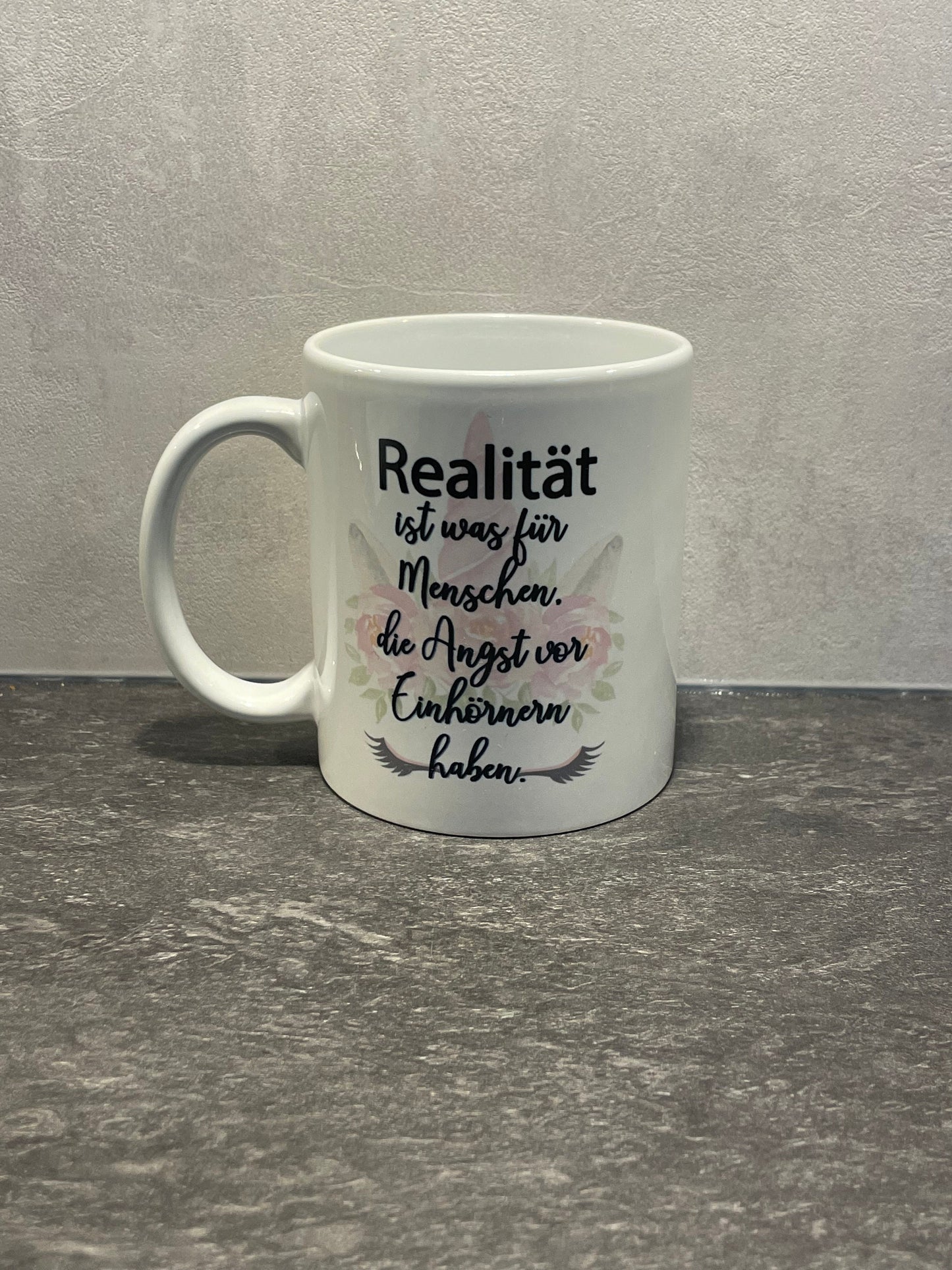 Realität ist was für Menschen, die Angst vor Einhörnern haben Kaffeetasse rosa Kaffee Becher Einhorn personalisiert Keramik Tasse mit Spruch