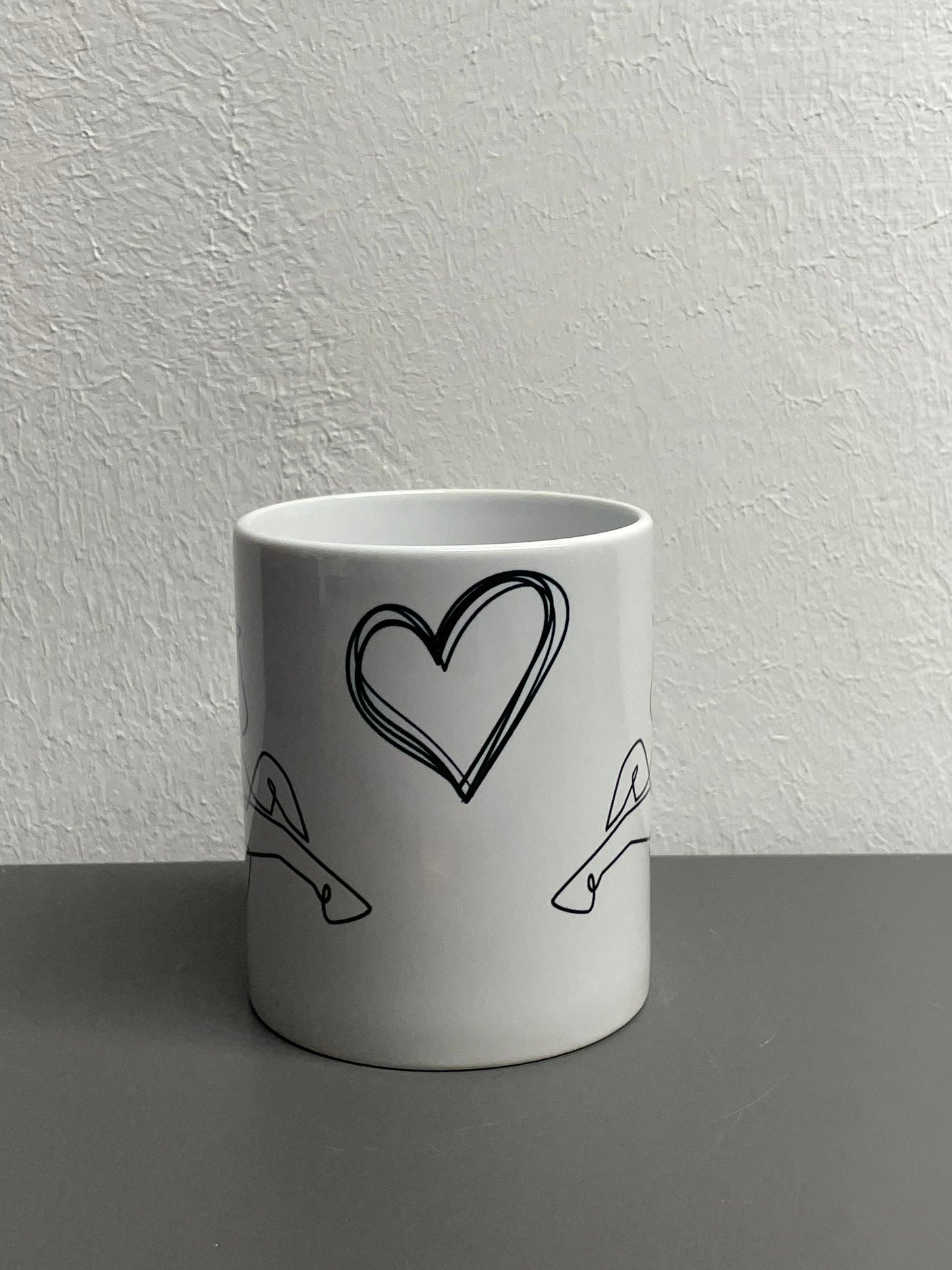 Kaffeetasse Pferd Line Art Herz - individualisierbar mit Namen vom Pferd oder Reiter oder Botschaft personalisiert