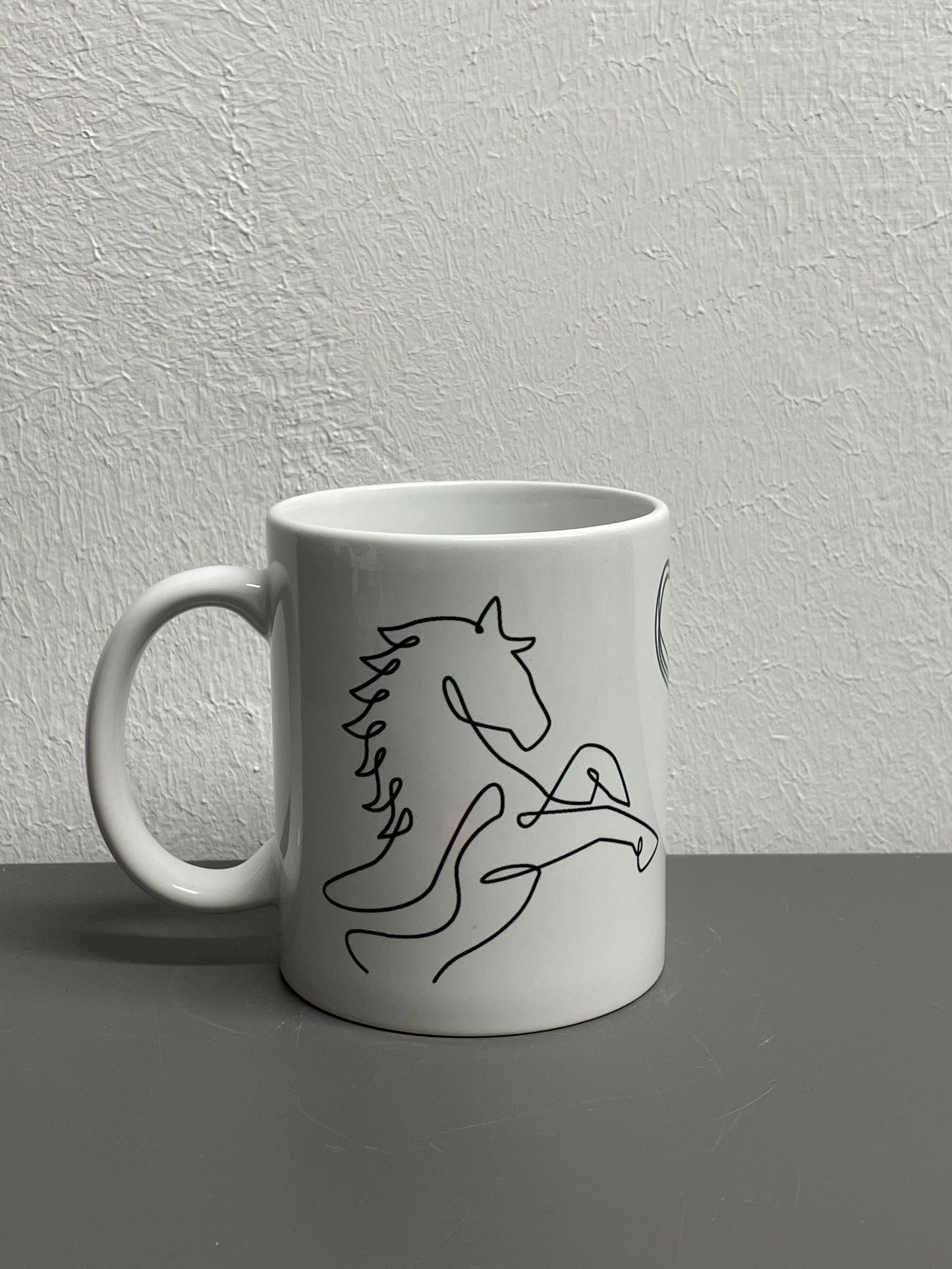 Kaffeetasse Pferd Line Art Herz - individualisierbar mit Namen vom Pferd oder Reiter oder Botschaft personalisiert