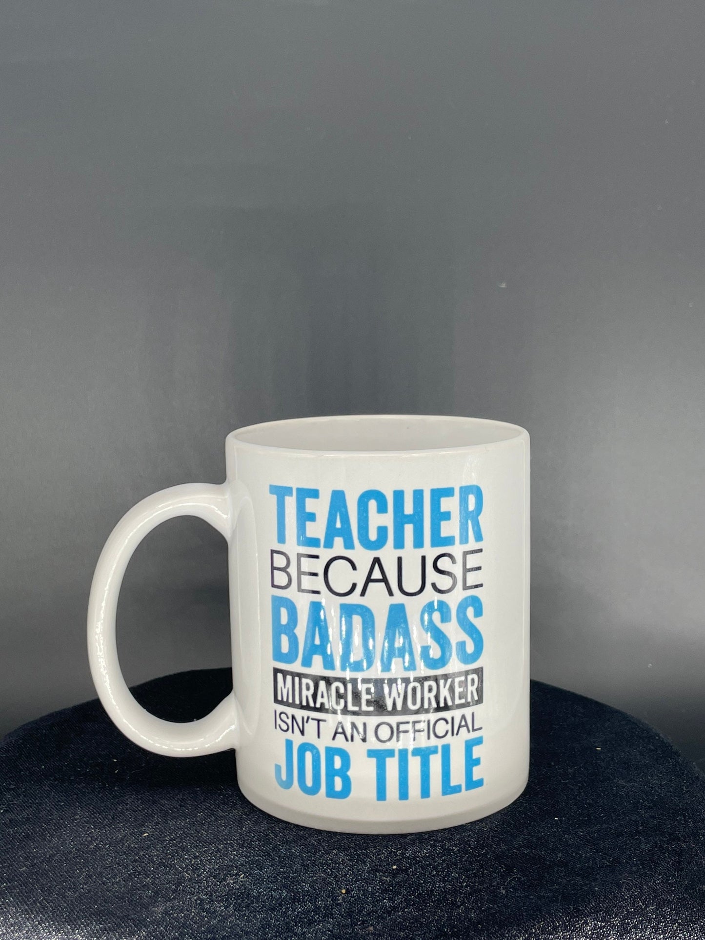 Lehrer Kaffeetasse Teacher Badass Miracle Worker - individualisierbar mit Namen oder Botschaft personalisiert in 7 Farben erhältlich