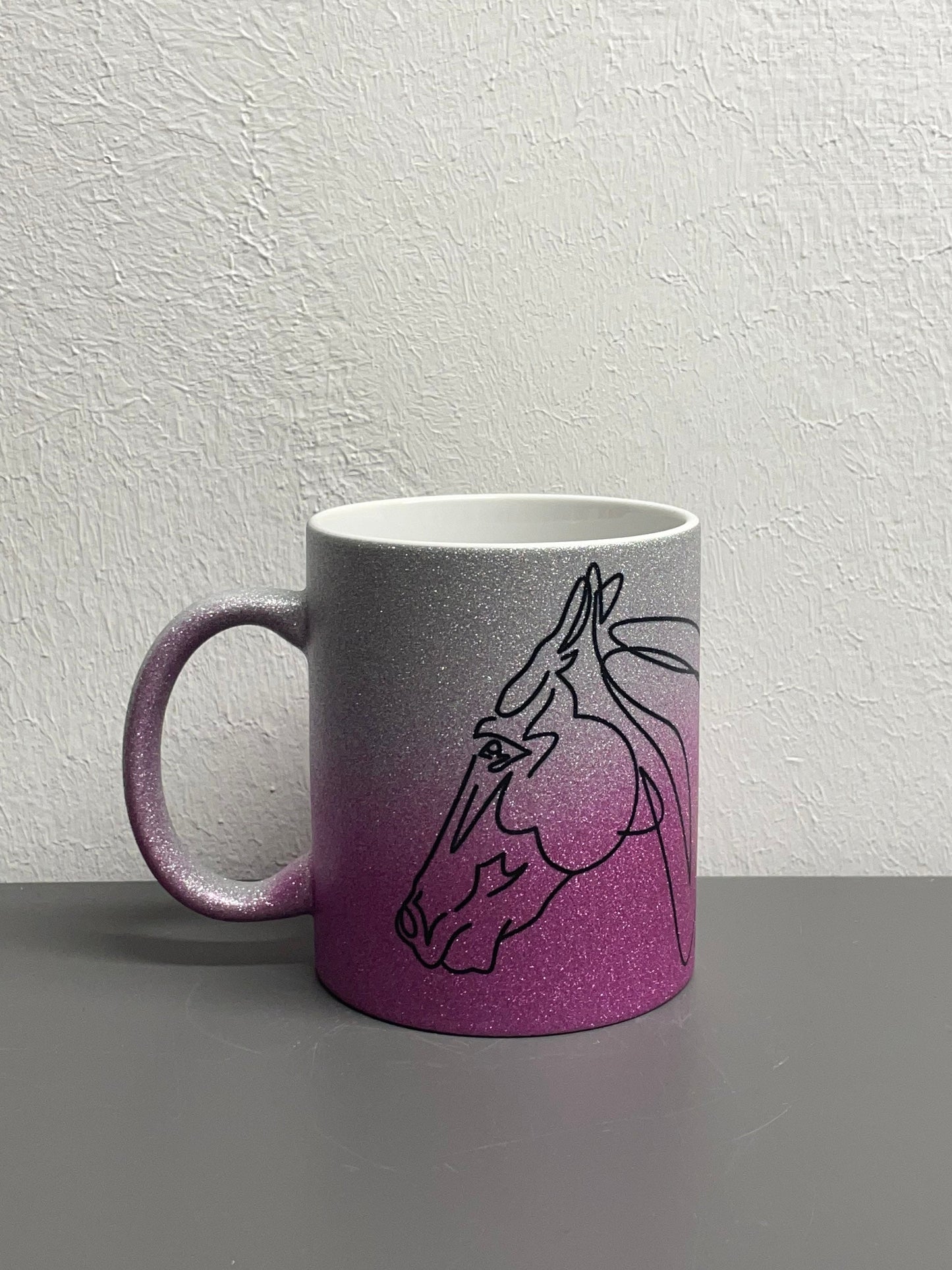 Glitzer Kaffeetasse Pferd Line Art Horse mit Namen zweifarbig - individuell mit Namen vom Pferd oder Reiter oder Botschaft personalisierbar