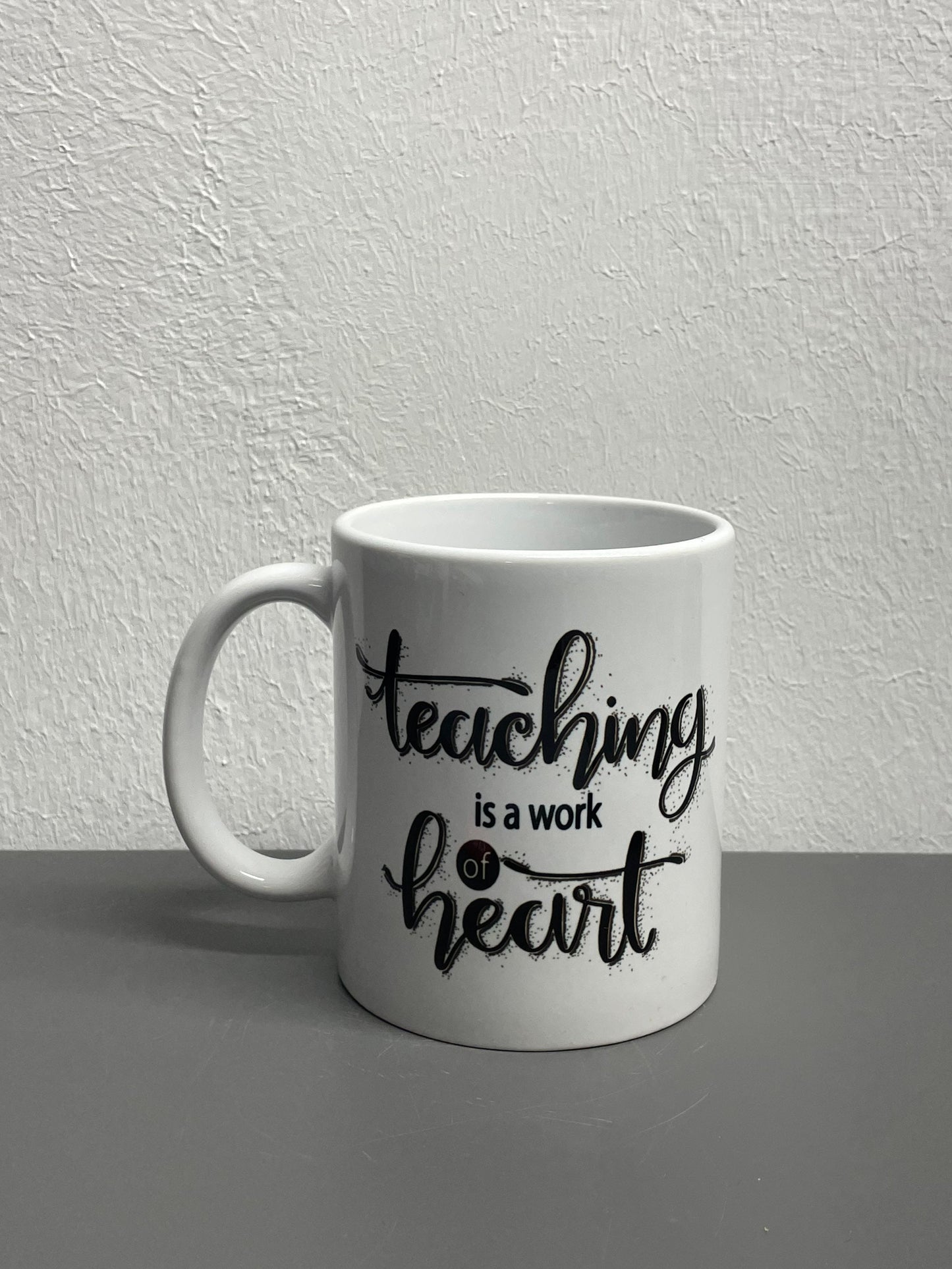 Lehrer Kaffeetasse Teaching is a work of heart - individualisierbar mit Namen oder Botschaft personalisiert in 7 Farben erhältlich